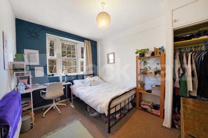 Superbly located Mid-Century development  Doddington Grove, Kennington